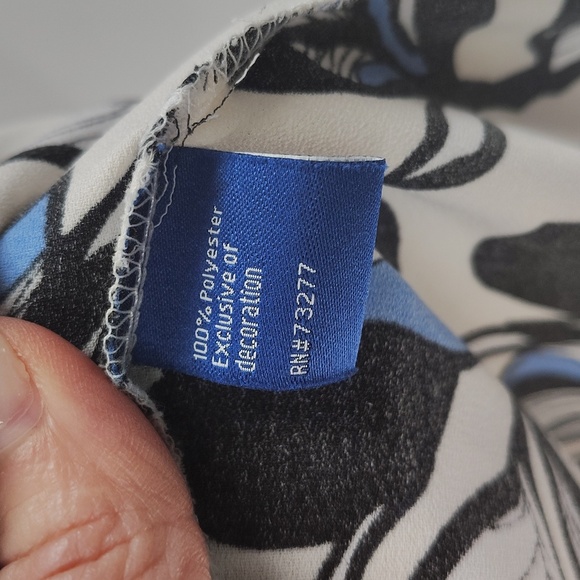 Apt 9 Pullover Blouse Size Medium Floral Blue Black Print Ruffle Sleeve - Picture 6 of 8